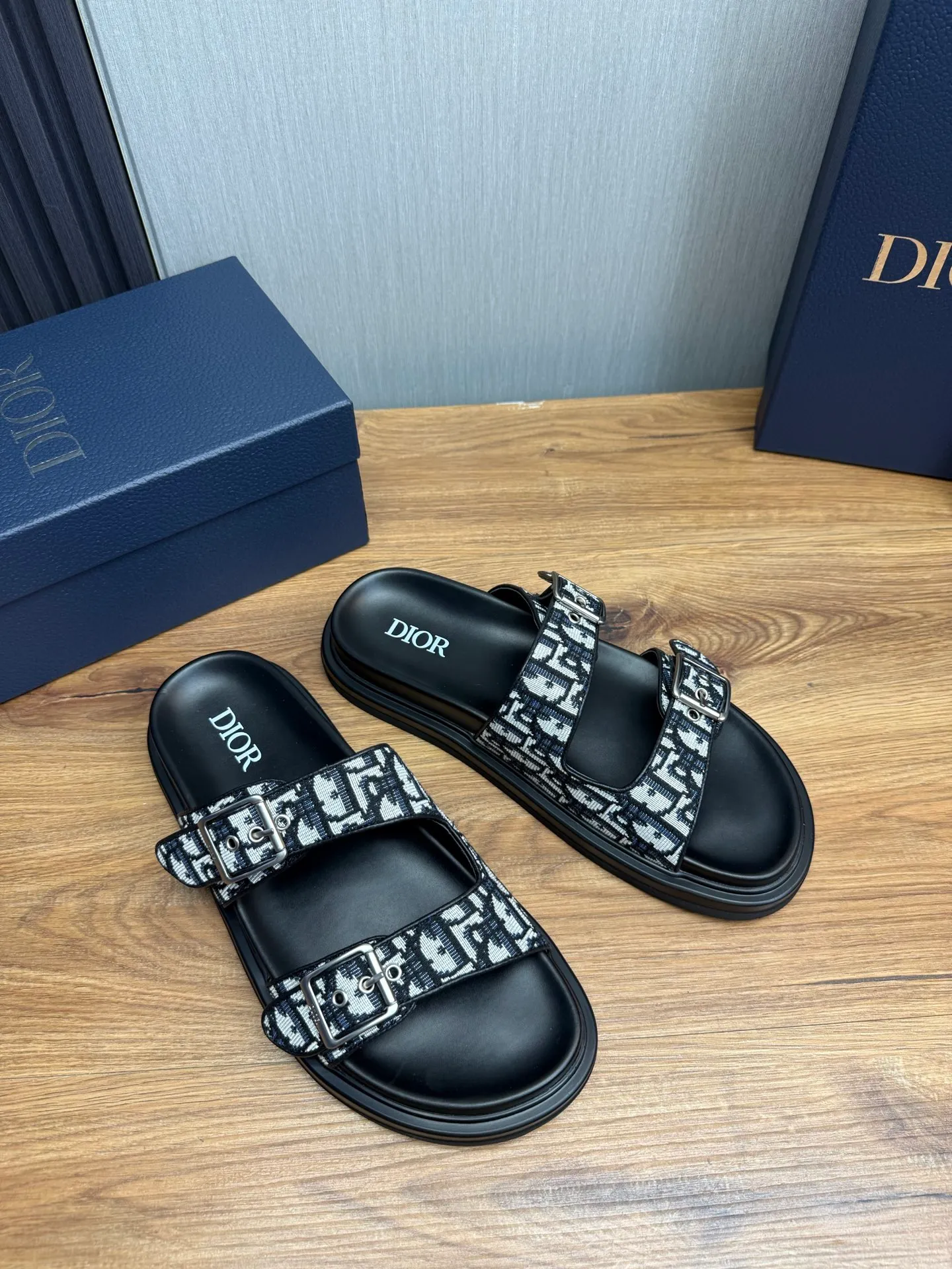 Men's shoes 💰300💰 Dior. Men's slippers 🩴Official website 1:1 production 38-45 yards 45 46 🉑️Customized original material shipped✅